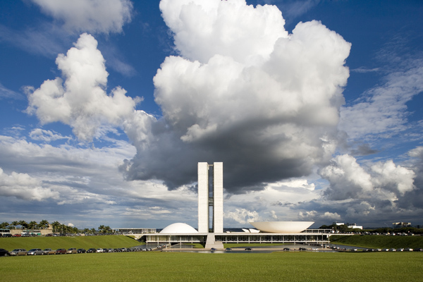 National-Congress-of-Brazil-by-Oscar-Niemeyer-2.jpg