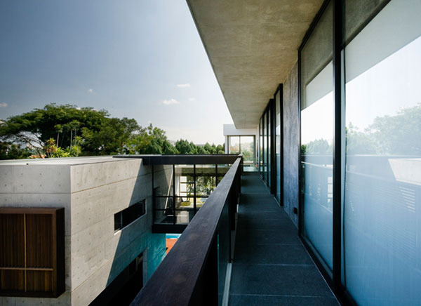 apartment-house-in-seletar-estate-singapore-by-formwerkz-architects_6