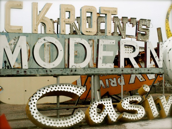 las-vegas-boneyard-neon-light-graveyard_2 las-vegas-boneyard-neon-light-graveyard_2