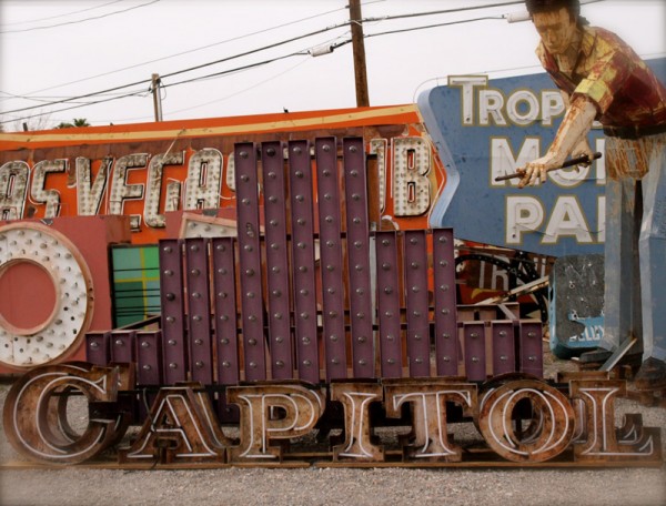 las-vegas-boneyard-neon-light-graveyard_7 las-vegas-boneyard-neon-light-graveyard_7