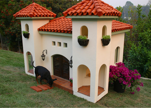 celebrity-hacienda-dog-house