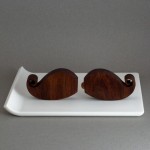 moustache-salt-and-pepper-shakers_2
