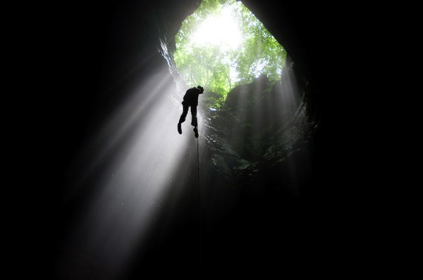 Earth-From-Below-by-Stephen-Alvarez-3