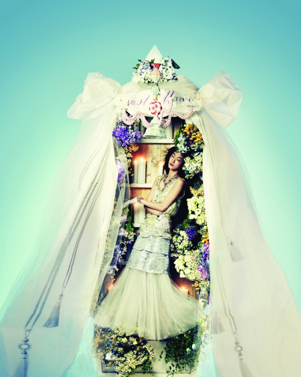 Ji-Hye-Park-by-Bosung-Kim-One-Dream-Vogue-Korea-June-2012-1-2