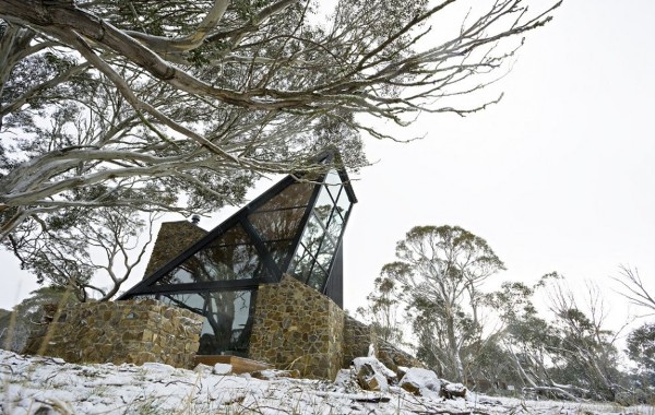 under-the-moonlight-house-by-giovanni-dambrosia-architecture-2