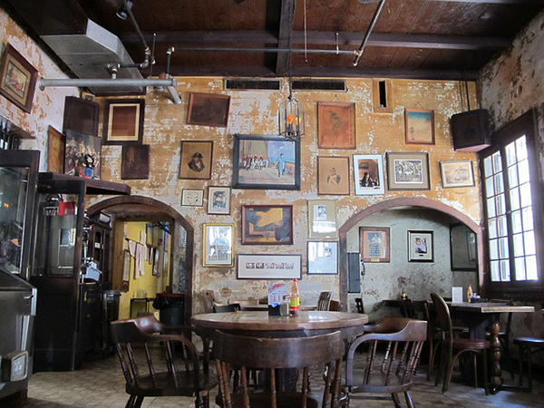 http://www.thecoolist.com/wp-content/uploads/2013/03/Napoleon-House-New-Orleans-1-10-Oldest-Bars-in-the-US.jpg