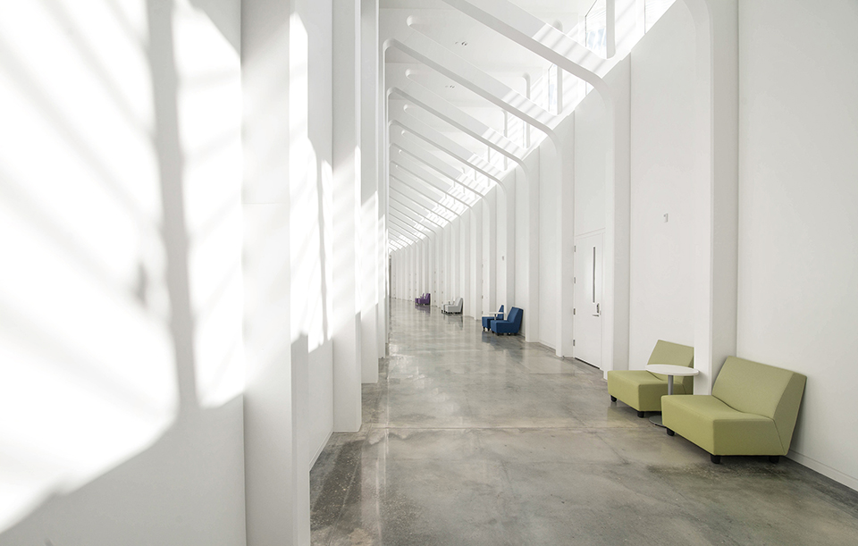 FloridaPolytechnicUniversityISTBuildingInteriorHallway2