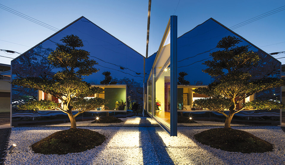 10 Marvels of Mirrored Architecture That Reflect the World