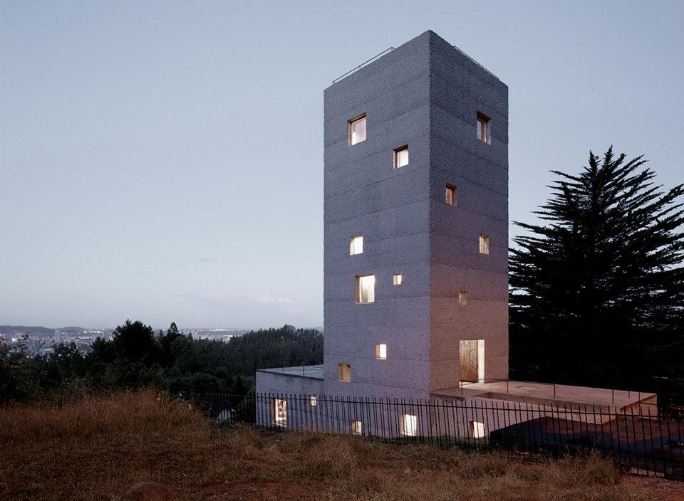 Cien House by Mauricio Pezo and Sofía von Ellrichshausen 3