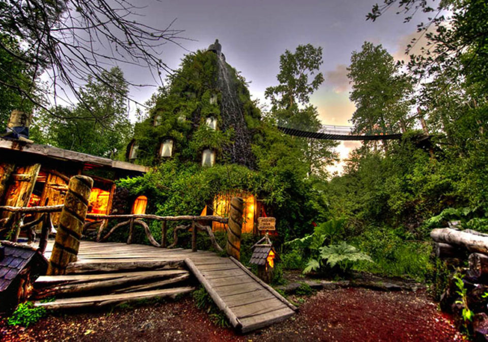 via antilogvacations.com
