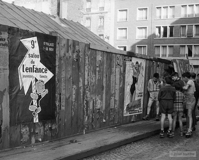 Schoolboy Movielovers – René Maltête street photograph